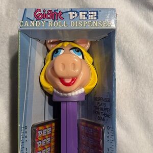 Muppets Miss Piggy Giant Candy Dispenser - Purple